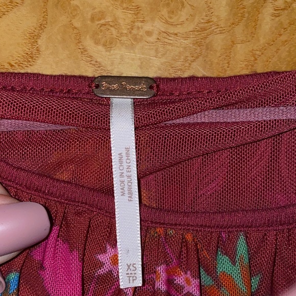 3/$45 Free People Cropped Floral Blouse Size XS Oversized - Picture 9 of 11